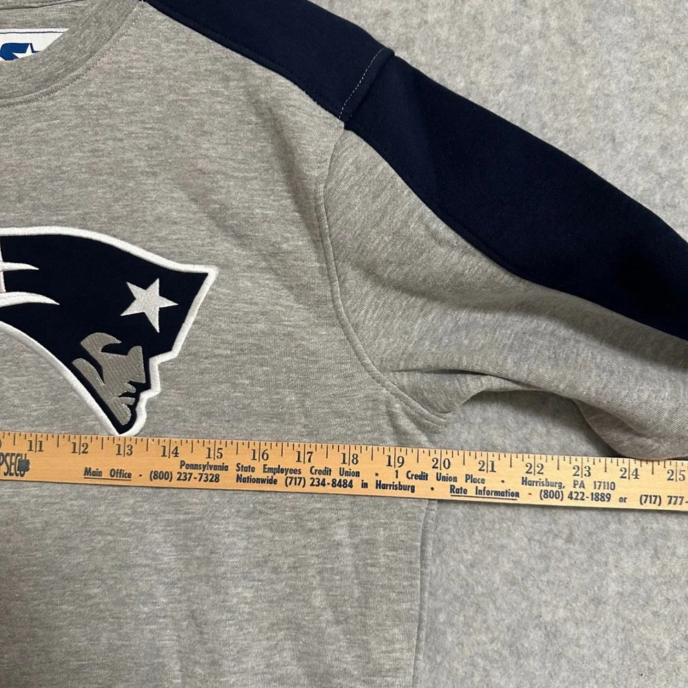 Starter New England Patriots NFL Crewneck Sweatshirt Gray Red Navy Mens Small
